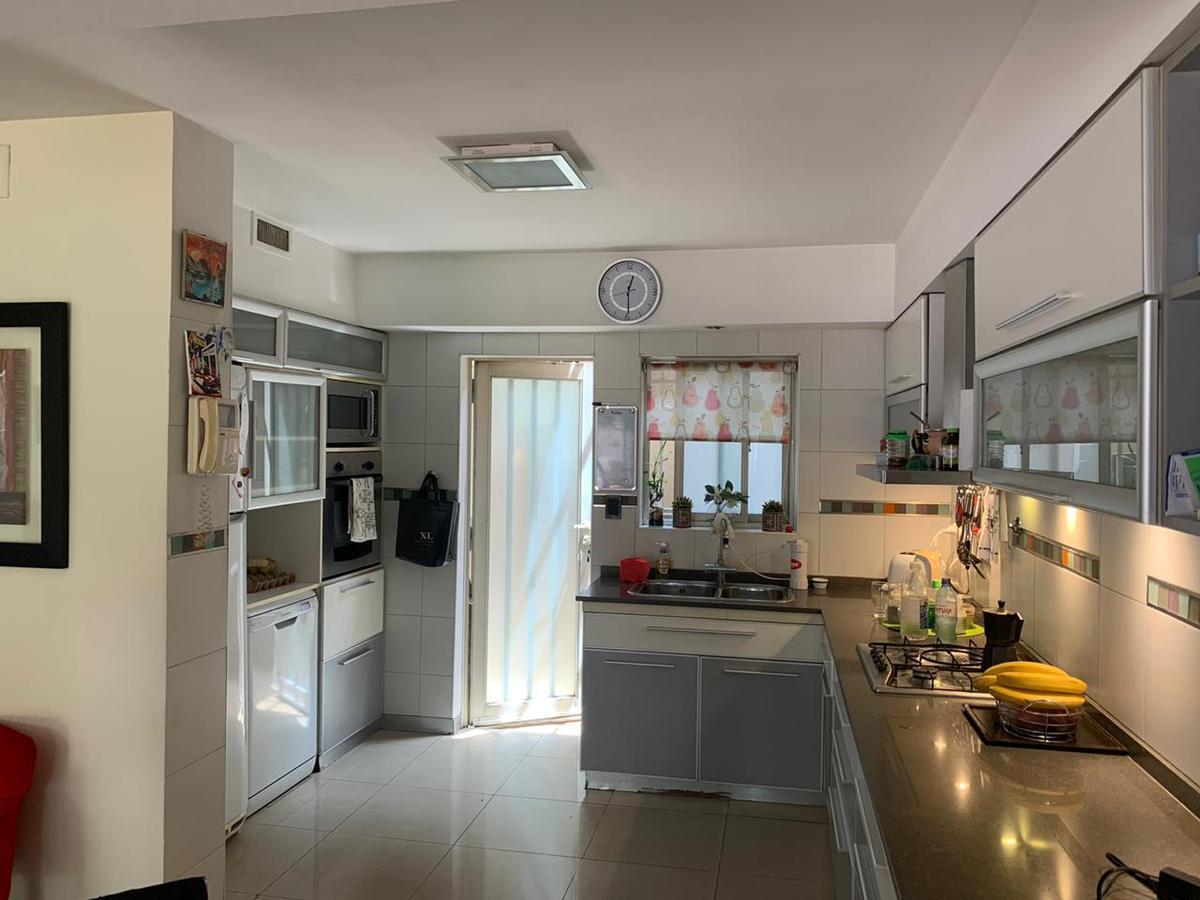 Foto de Casa 4 Ambientes 200 m² Lote lindero 337 m² con quincho y pileta, imagen 4