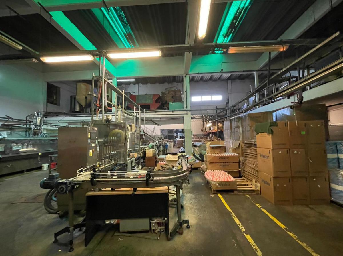Galpón Industrial 2098 m² S/ 2 Calles - Oficinas - Baños y Vestuarios - Caseros 3