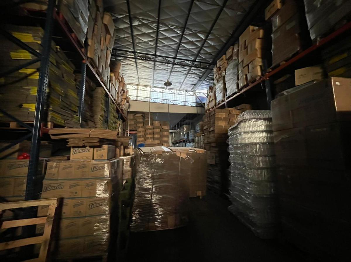 Galpón Industrial 2098 m² S/ 2 Calles - Oficinas - Baños y Vestuarios - Caseros 4