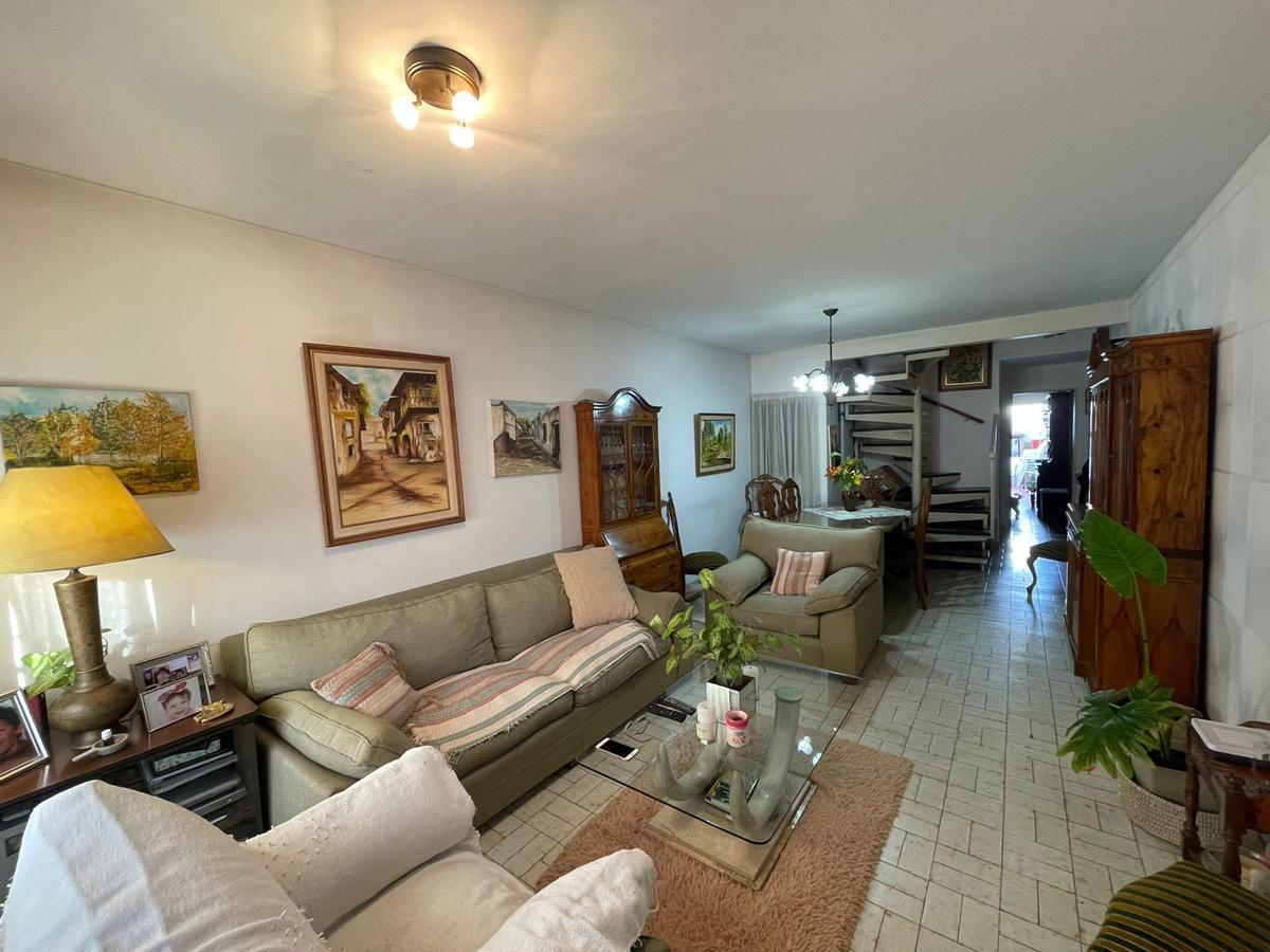 Foto de Duplex 4 Ambientes c/ cochera - 100 m² Cub.- Villa Sarmiento, imagen 2