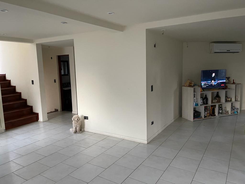 Foto de Casa 5 Amb. c/ 2 cocheras, quincho y pileta (303 m² Cub.) - Santa, imagen 5