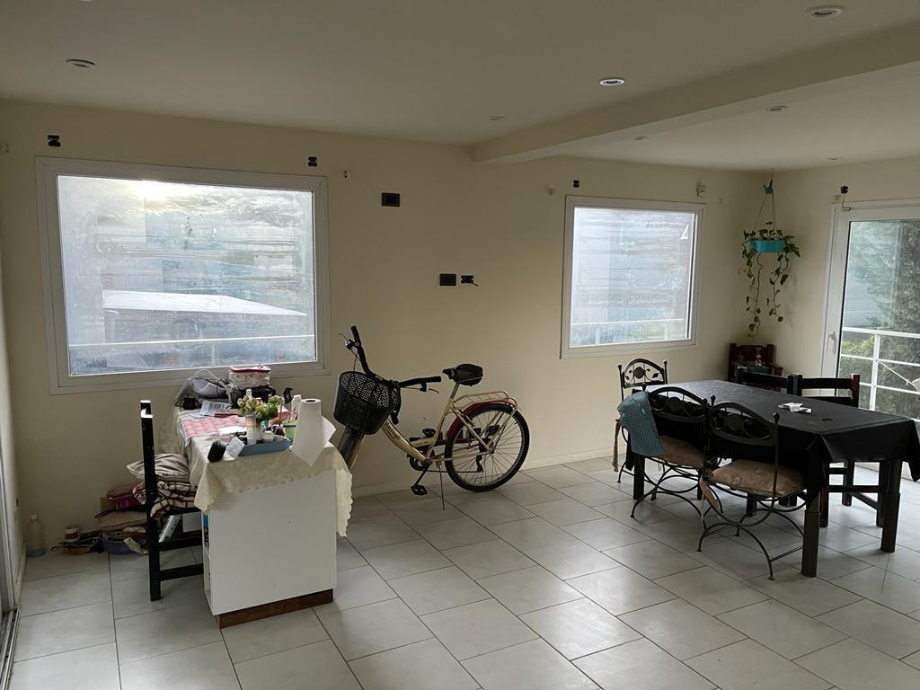 Foto de Casa 5 Amb. c/ 2 cocheras, quincho y pileta (303 m² Cub.) - Santa, imagen 3