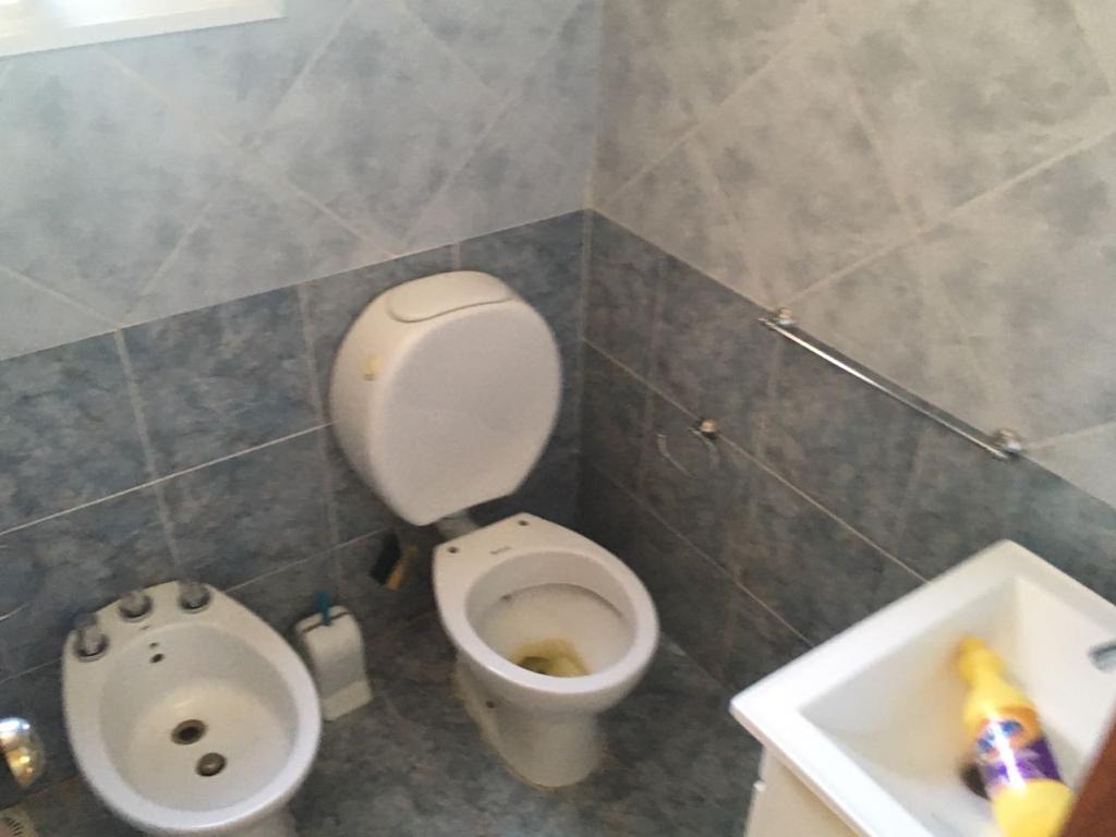 Foto de Casa 5 Amb. c/ 2 cocheras, quincho y pileta (303 m² Cub.) - Santa, imagen 4