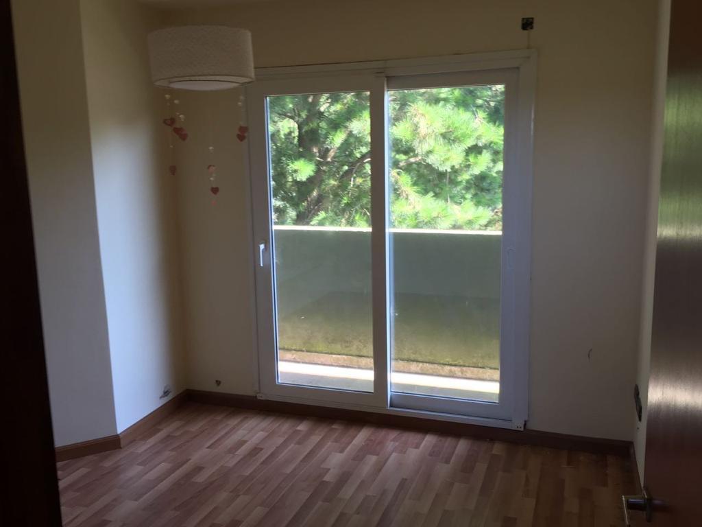 Foto de Casa 5 Amb. c/ 2 cocheras, quincho y pileta (303 m² Cub.) - Santa, imagen 2