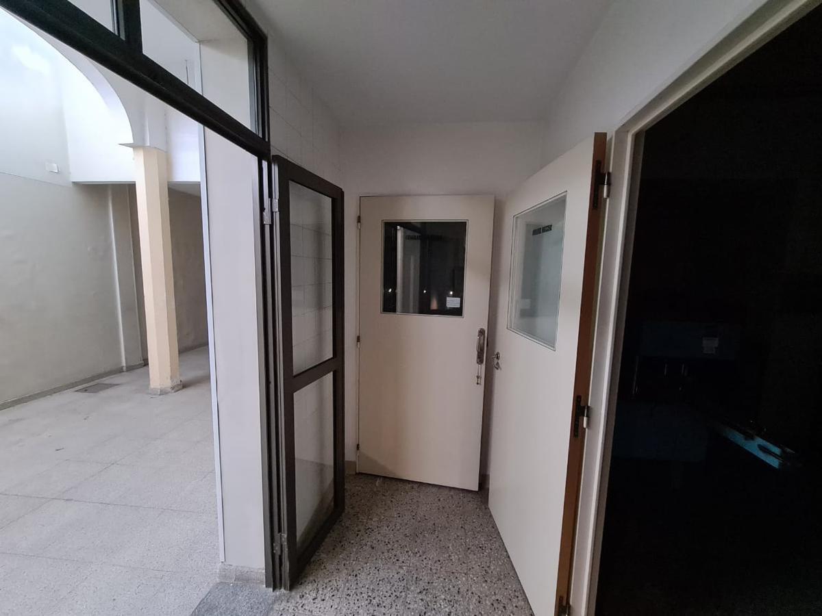 Galpón Losa 370 m² Cub C/ Oficinas, Baños y Vestuarios - Alquilado con Renta - Ciudadela 4