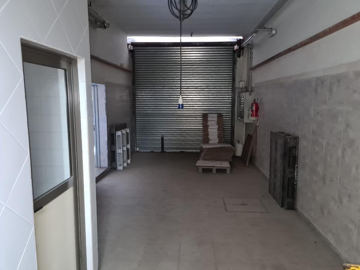 Galpón Losa 370 m² Cub C/ Oficinas, Baños y Vestuarios - Alquilado con Renta - Ciudadela 2