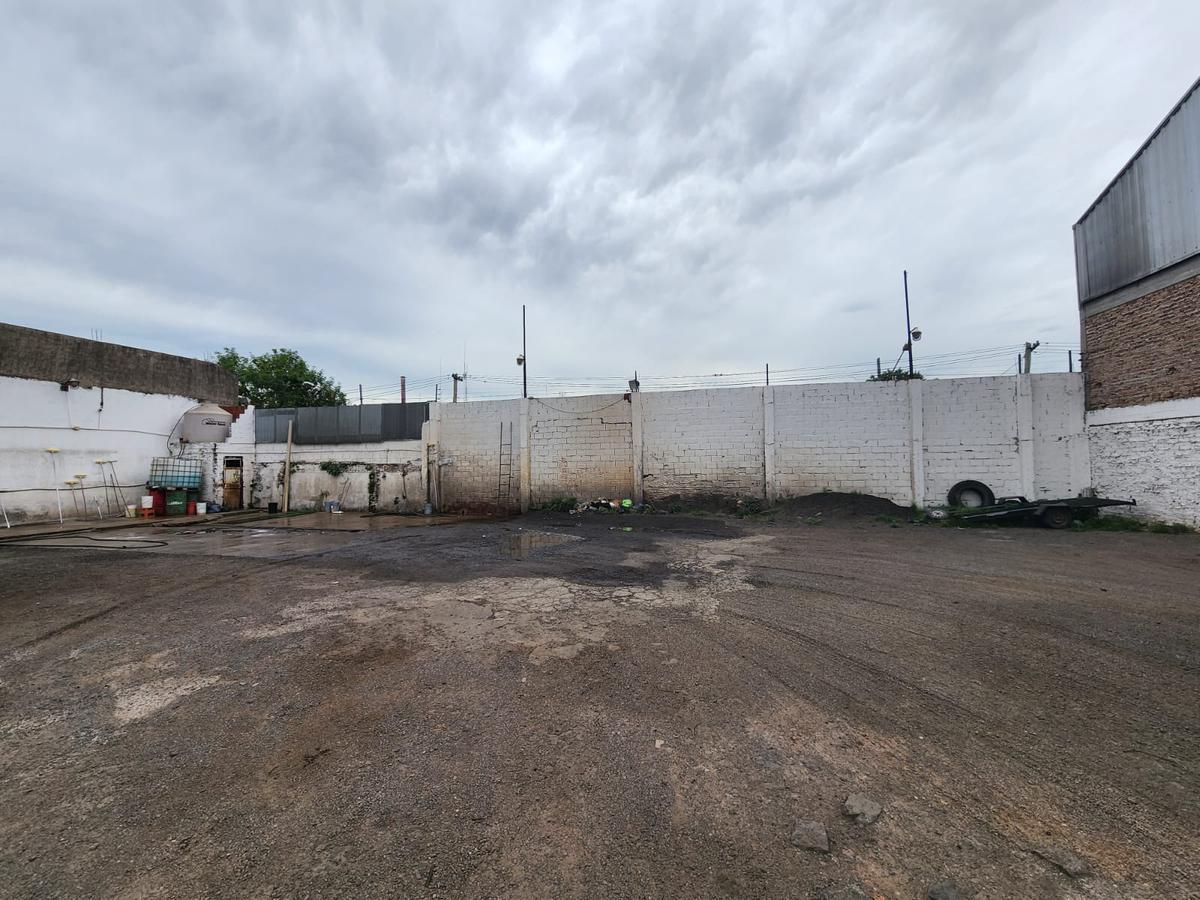 Galpón Industrial Semi Cubierto 700 m² S/ 2.050 de Lote - Oficinas, Baño y Vestuario - Tablada 1