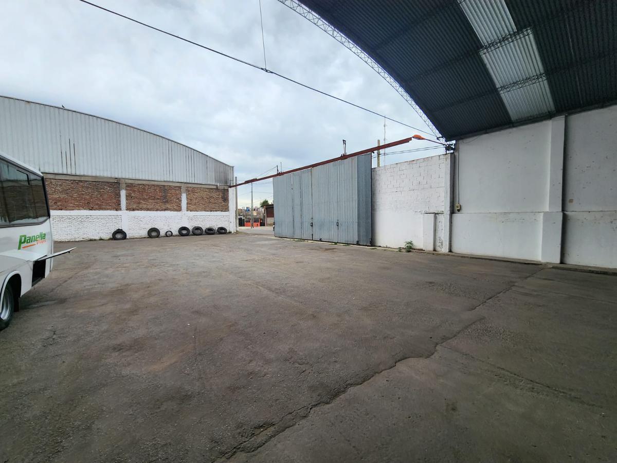 Galpón Industrial Semi Cubierto 700 m² S/ 2.050 de Lote - Oficinas, Baño y Vestuario - Tablada 3