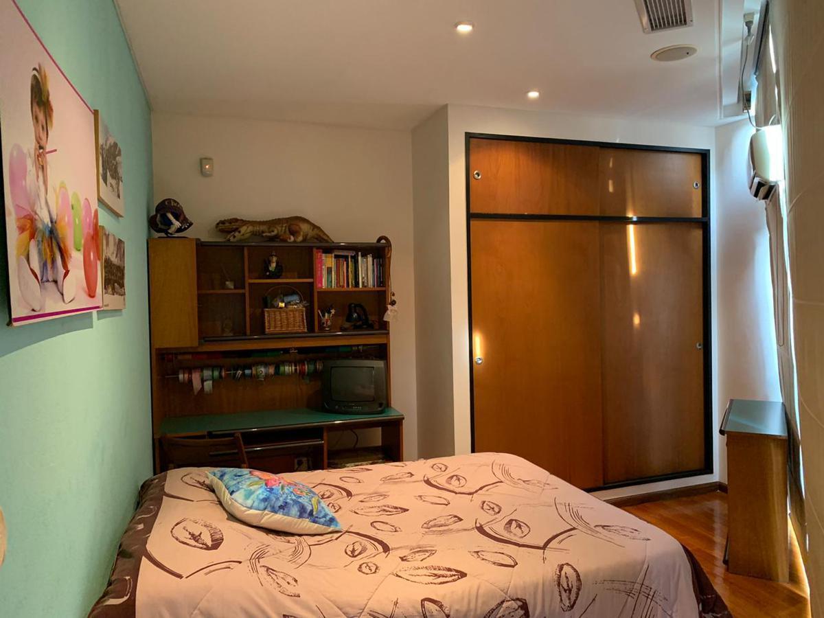 Excelente Casa 4 Ambientes c/ Cochera 306 m² Cubiertos - Parque Avellaneda