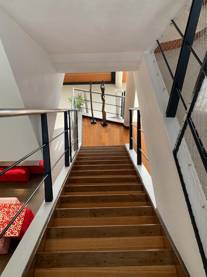 Foto de Excelente Casa 4 Ambientes c/ Cochera 306 m² Cubiertos - Parque, imagen 2