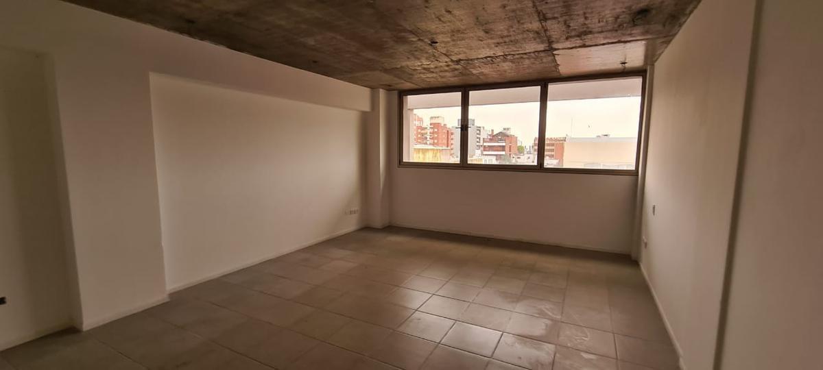 Oficina 3º piso al frente 41 m² c/ cochera - S.Justo (Ctro)