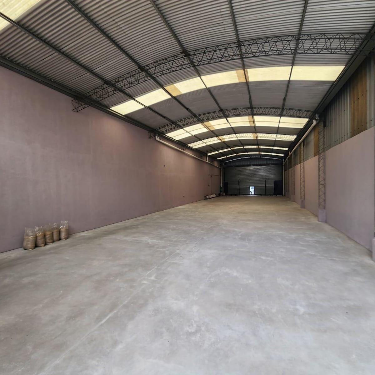 Galpón Comercial 456 m² S/ Av - Lomas del Mirador 4