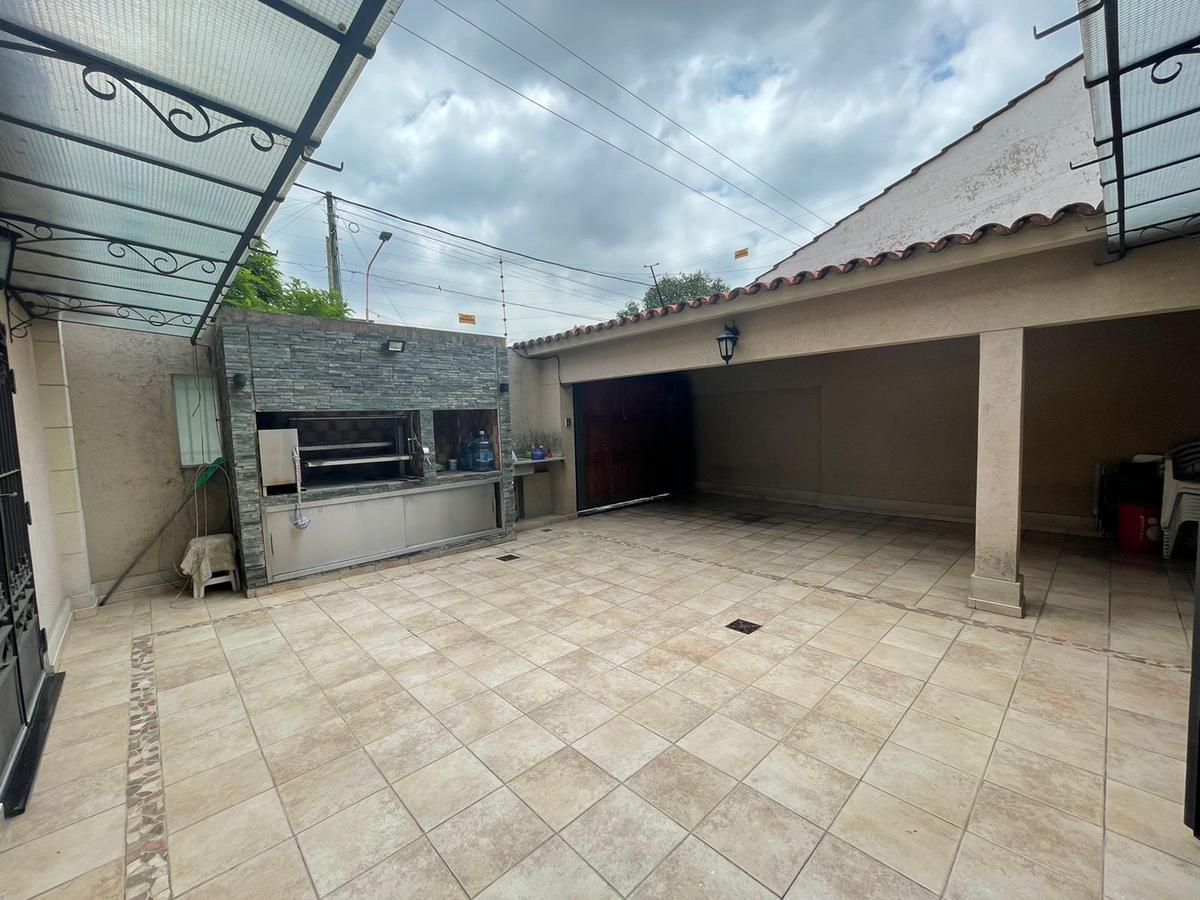 Casa 5 Amb. 192 m² Cub. c/ Cochera - Solo Uso Profesional - Villa Luzuriaga