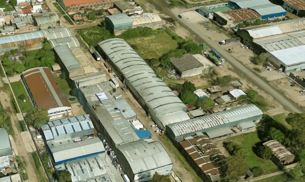 Galpón Industrial 2.500 m² C/ Oficinas y Entradas de Camión - 9 de Abril 2