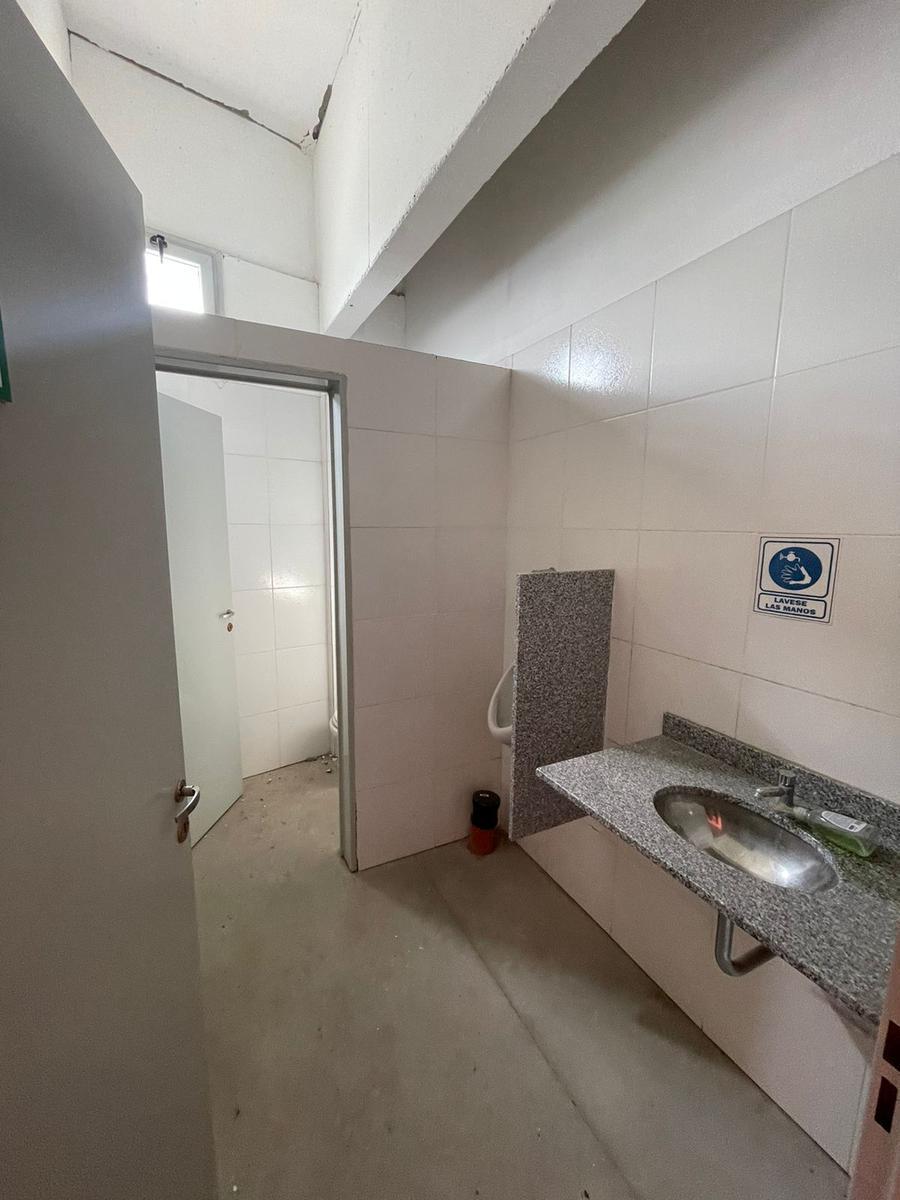 Salon/depósito 2084 m² en Planta Alta C/ Playa de Estacionamiento - Moreno 1
