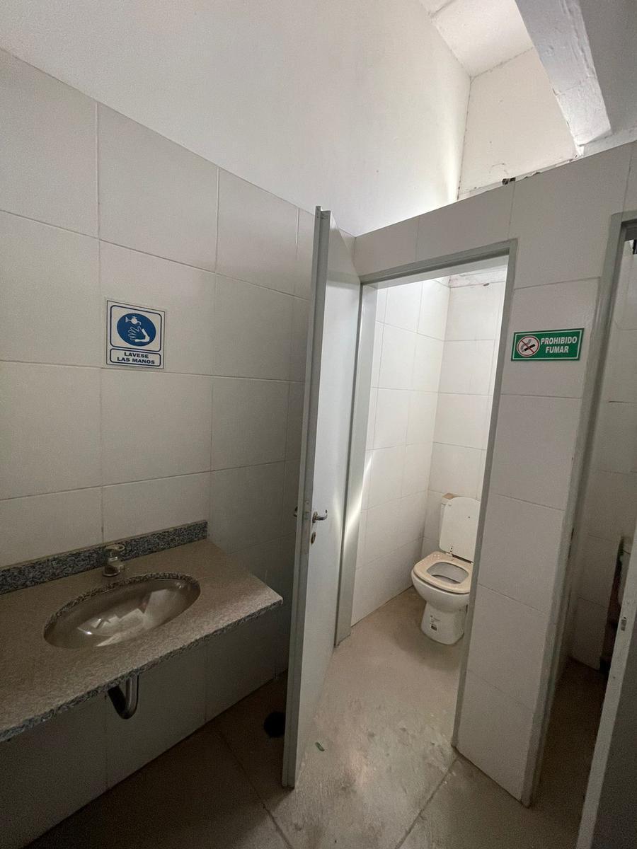 Salon/depósito 2084 m² en Planta Alta C/ Playa de Estacionamiento - Moreno 5