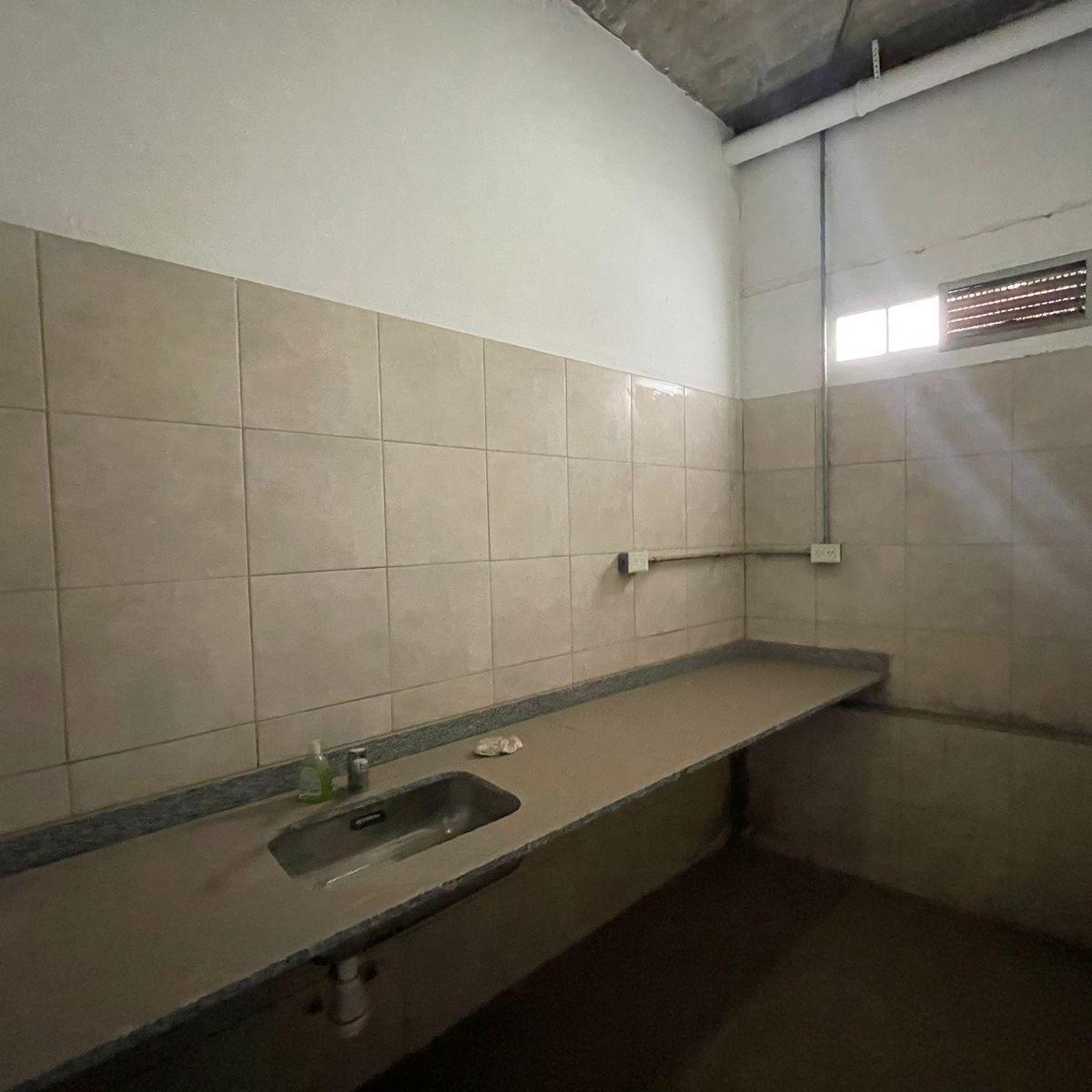 Salon/depósito 2084 m² en Planta Alta C/ Playa de Estacionamiento - Moreno 4