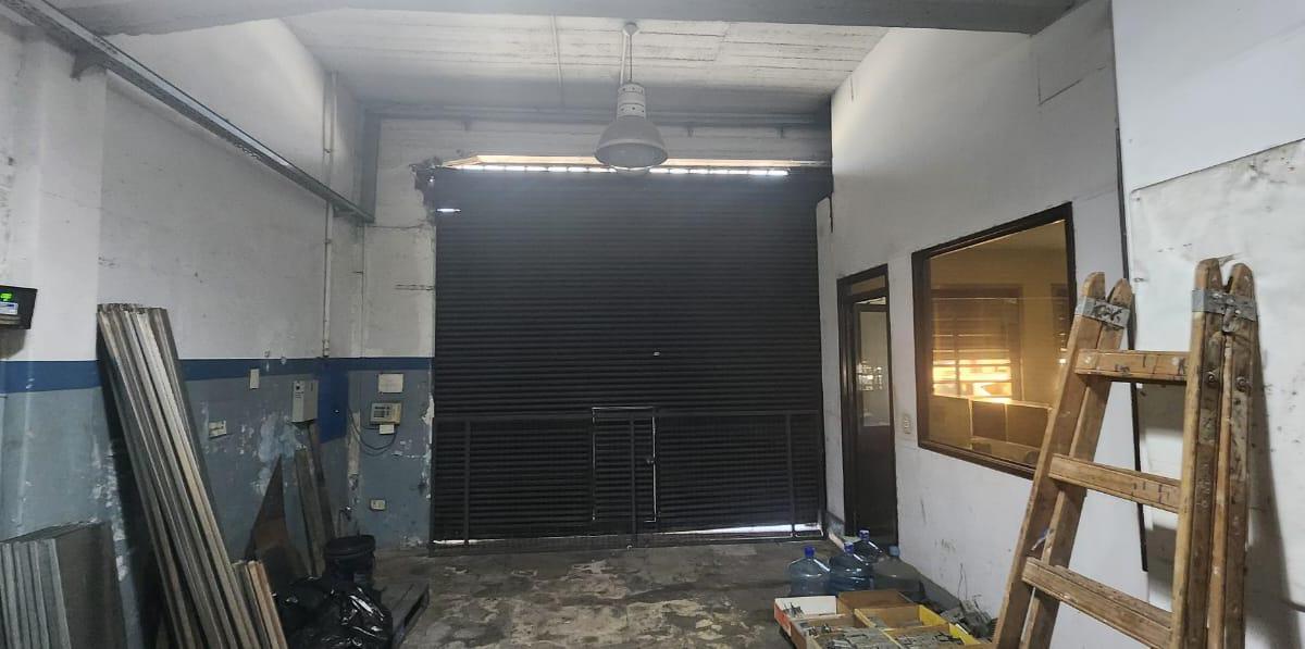 Galpón 700 m² Comercial E Industrial S/Av y Salida a Calle Lateral - Villa Madero 4