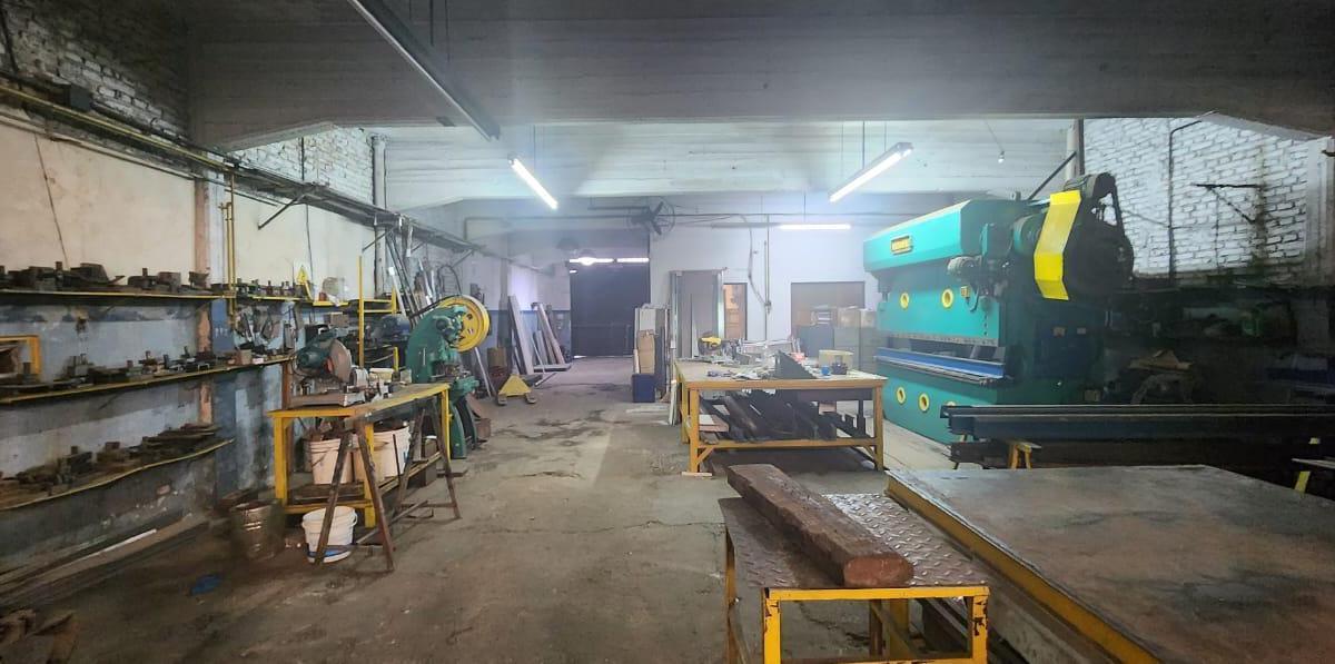Galpón 700 m² Comercial E Industrial S/Av y Salida a Calle Lateral - Villa Madero 3