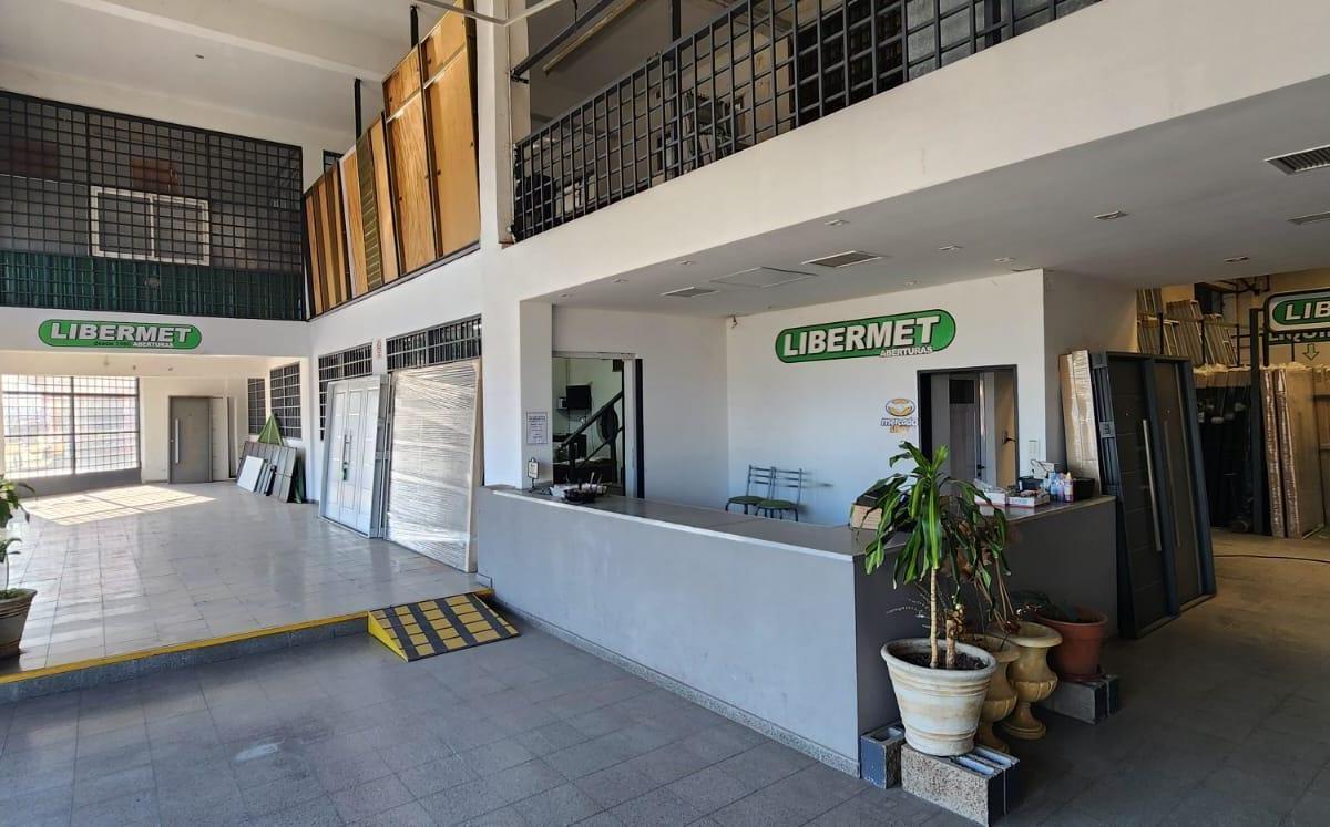 Foto de Local Comercial en Esquina 1091 m² s/ 3 Lotes - Libertad, imagen 3