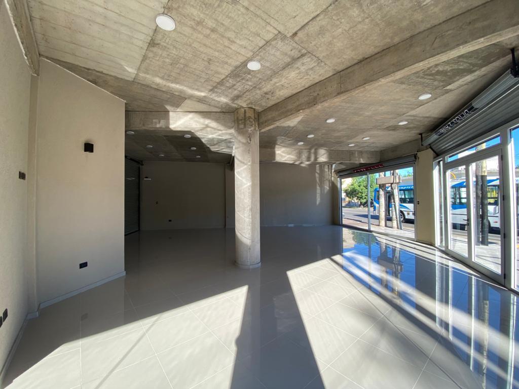 Foto de Local Comercial en Esquina S/ Avenida 143 m² Cub - San Justo, imagen 5