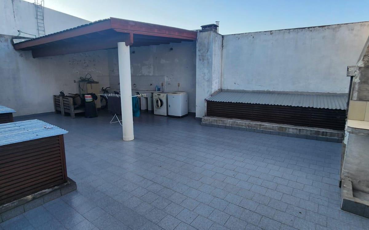 Local 323 m² y 4 Dptos 3 Amb Cada Uno en Pa (Venta en Block) - Villa Luzuriaga 2