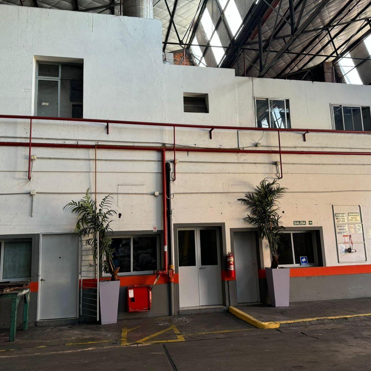 Galpón 6.300 m² C/ Frente y Salida a 3 Calles - La Boca 5