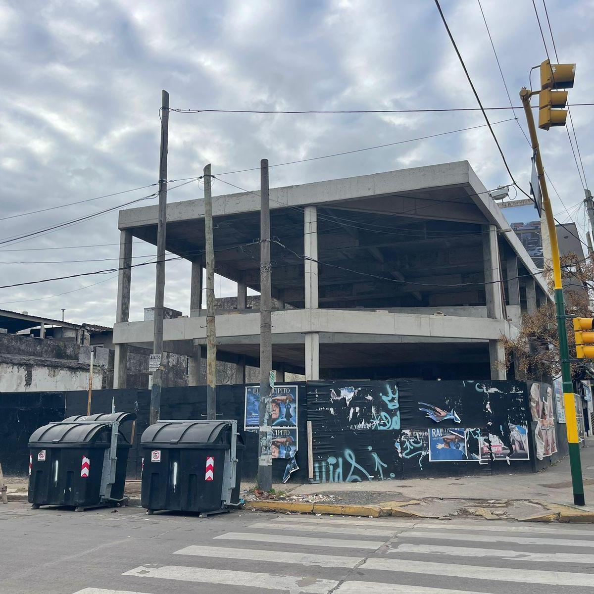 Local Comercial en Esquina S/ Av - a Estrenar 374 m² Cub. 2 Plantas - S. Justo (Ctro) 2