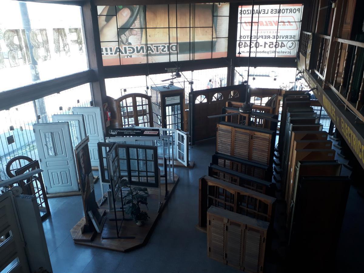 Foto de Local Comercial en esquina 200 m² Cub. s/ Avenida - San Justo, imagen 2