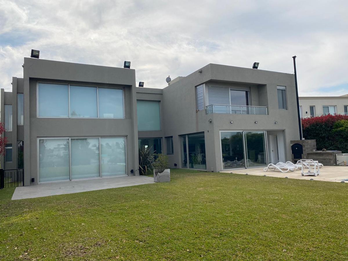 Casa 5 Amb 585 m² Cub c/ garage 3 autos y Piscina vista al Lago - Terravista