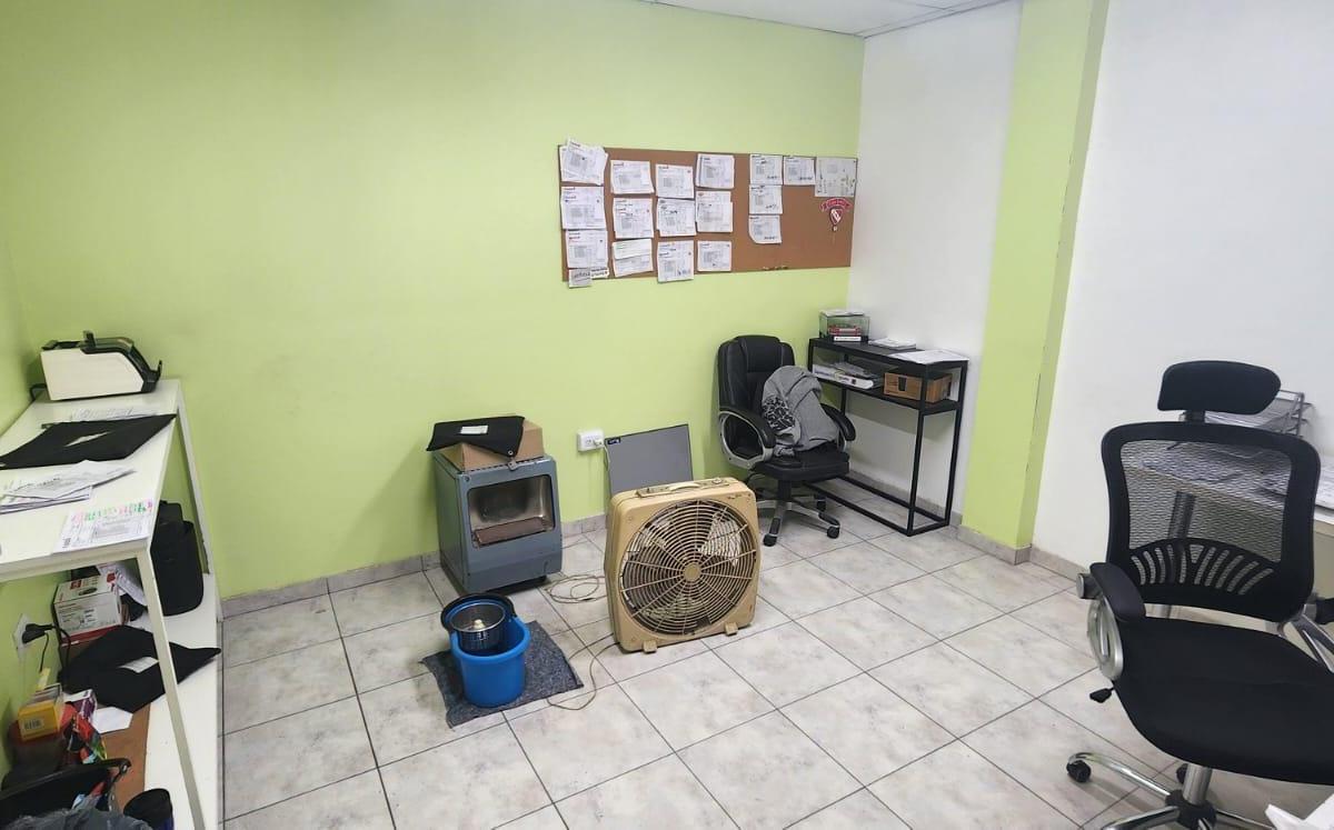 Galpón / Local de Losa en Esquina 180 m² Cub. S/ 196 m² de Lote - Lomas del Mirador 5