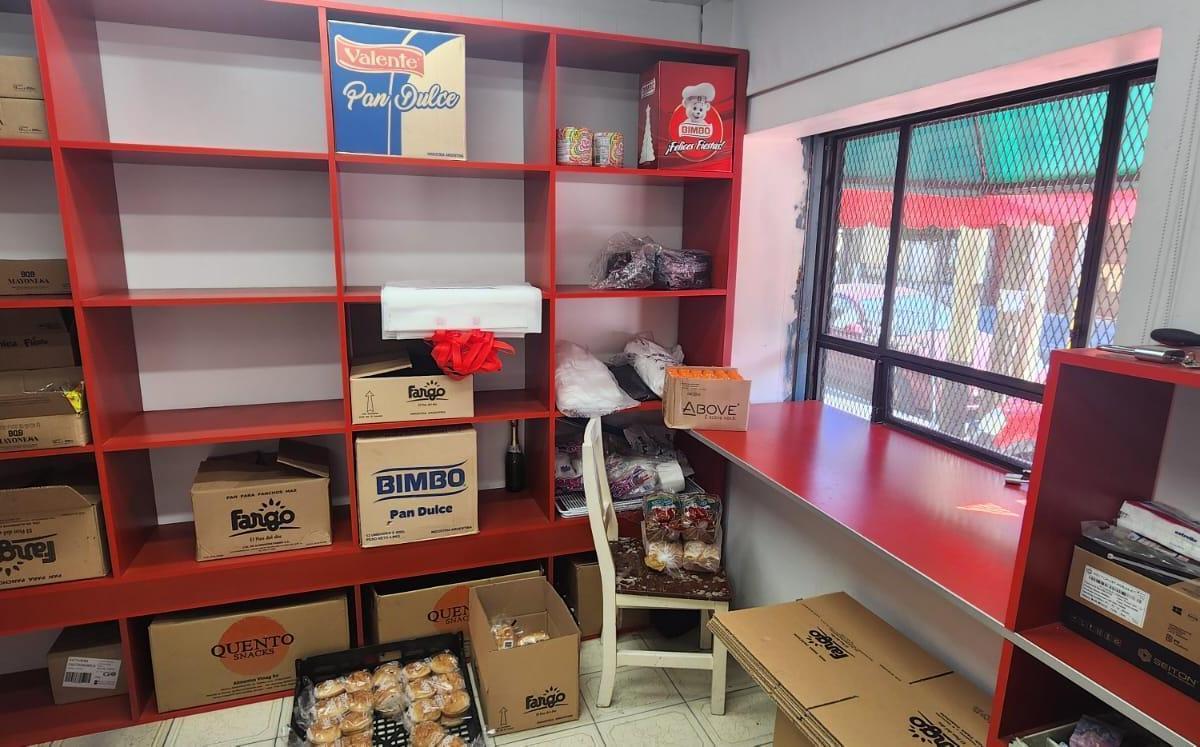 Galpón / Local de Losa en Esquina 180 m² Cub. S/ 196 m² de Lote - Lomas del Mirador 4