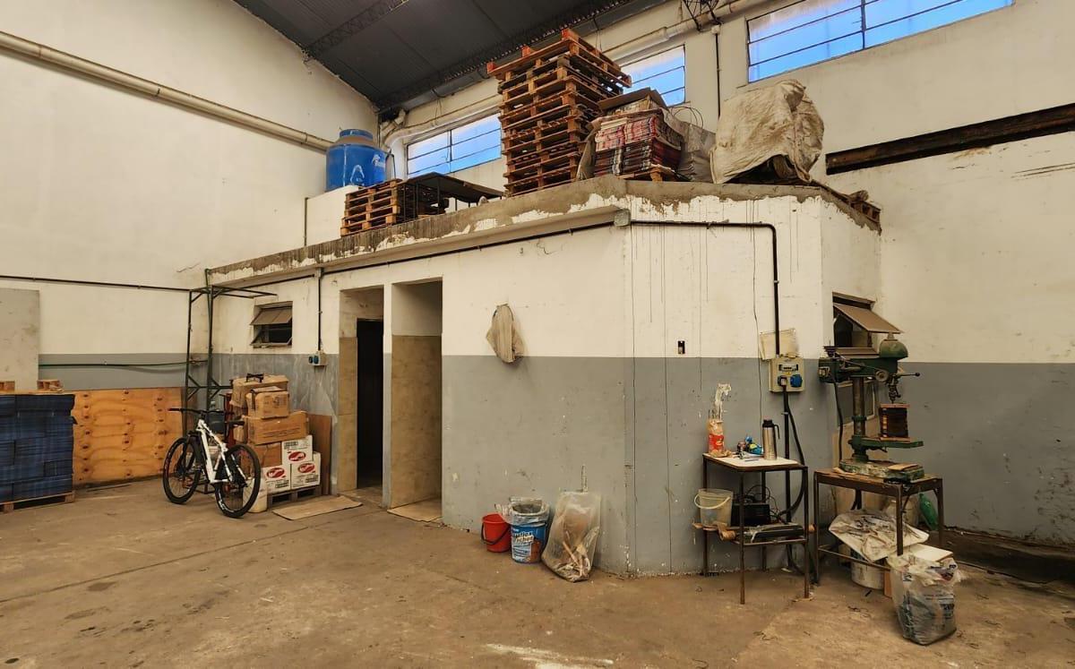 Galpón Parabólico 420 m² c/ baño y vestuario - ALQUILADO (IDEAL INVERSOR) - Villa Luzuriaga