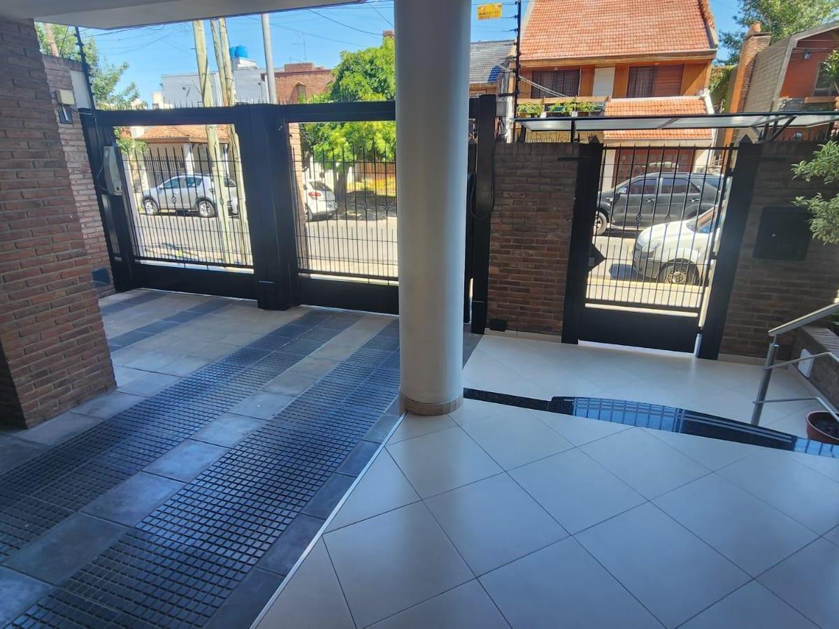 Dpto Tipo Duplex 6 Amb C/ 2 Cocheras - 160 m² - Ramos Mejia 1