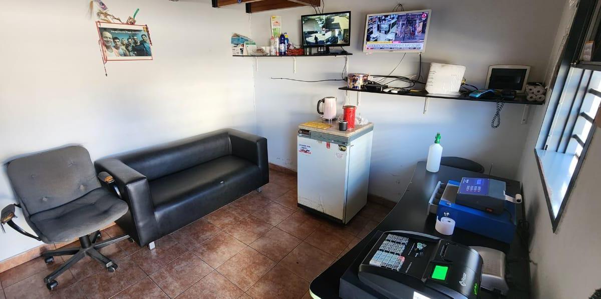 Foto de Galpón 456 m² en Lote de 757 m² - Zona Comercial - S.Justo (Ctro), imagen 2