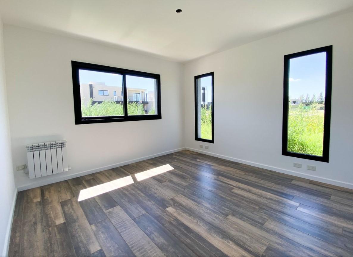 Casa 5 Amb. a Estrenar C/ Pileta - 222 m² en Lote de 730 m² - El Rebenque