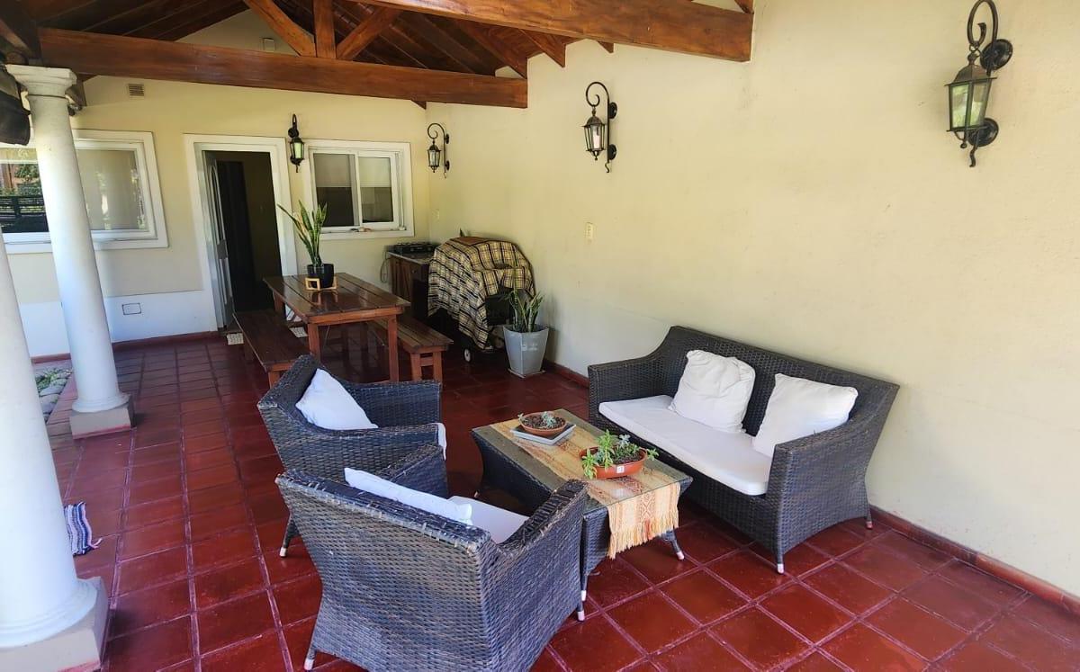 Foto de Casa 4 Ambientes c/ Garaje y pileta 220 m² Cub. en lote 1860 m², imagen 4