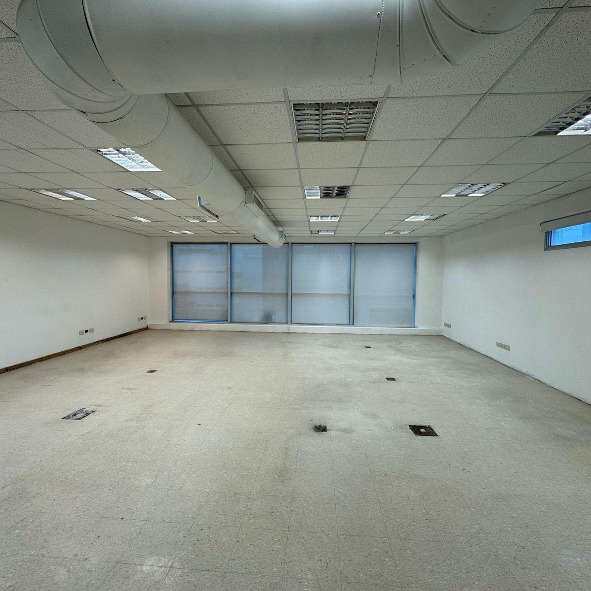 Foto de Edificio Comercial de 11 pisos y 2 niveles de cocheras (14) 2938 m², imagen 2