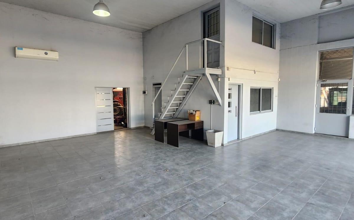 Galpón Industrial / Comercial 600 m² Frente y Salida a 2 Calles - 9 de Abril 5