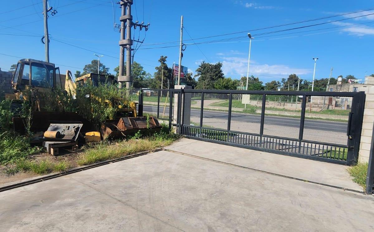 Galpón Industrial / Comercial 600 m² Frente y Salida a 2 Calles - 9 de Abril 1