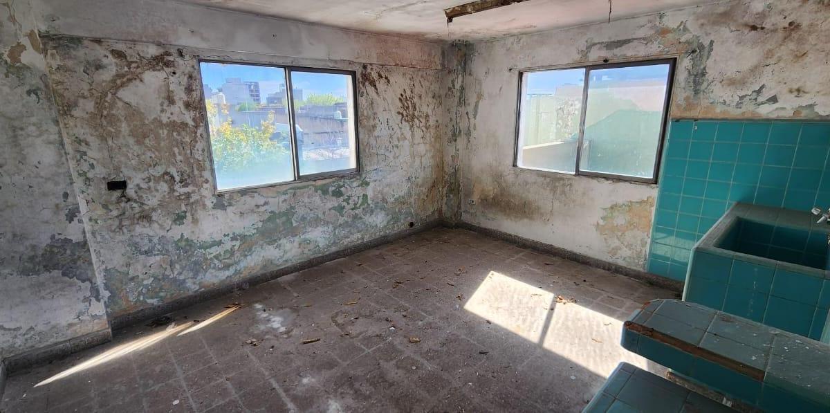 Casa 5 Amb a Refaccionar C/ Galpón 292 m² Edif. - Mataderos 3