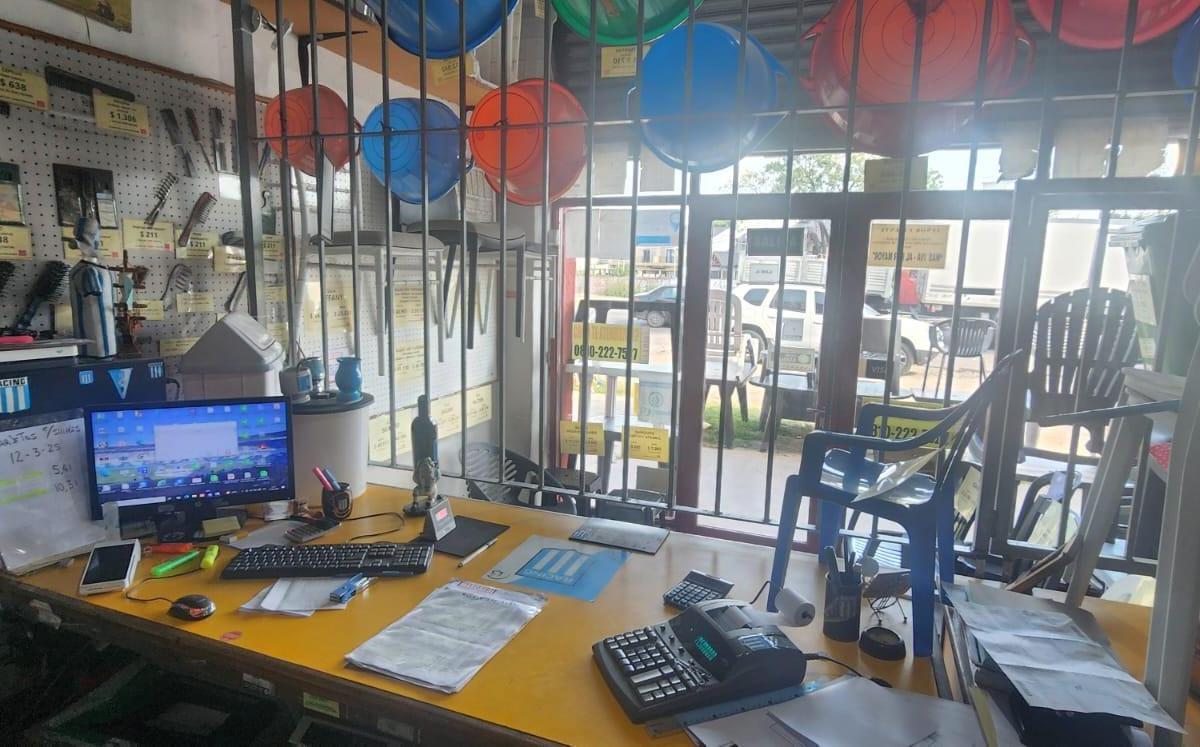 Local Comercial / Industrial 213 m² s/Avenida - V. Luzuriaga