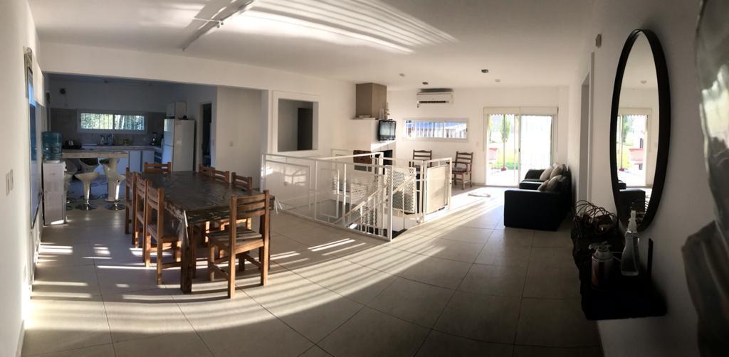 Foto de Exc. Chacra 7 ambientes 327 m² c/ pileta en 1 ha - Las Lilas, imagen 3