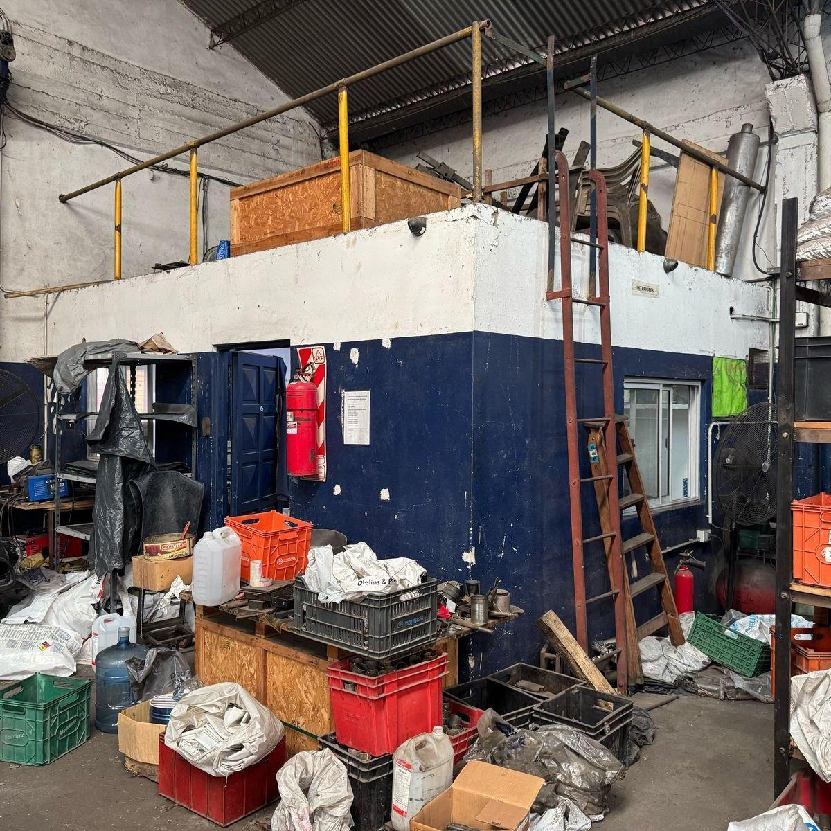 Galpón Comercial 775 m² C/ Doble Entrada por Portón - Moron 2