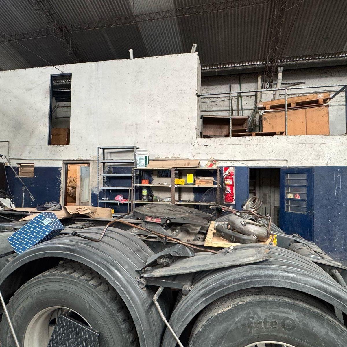 Galpón Comercial 775 m² C/ Doble Entrada por Portón - Moron 3