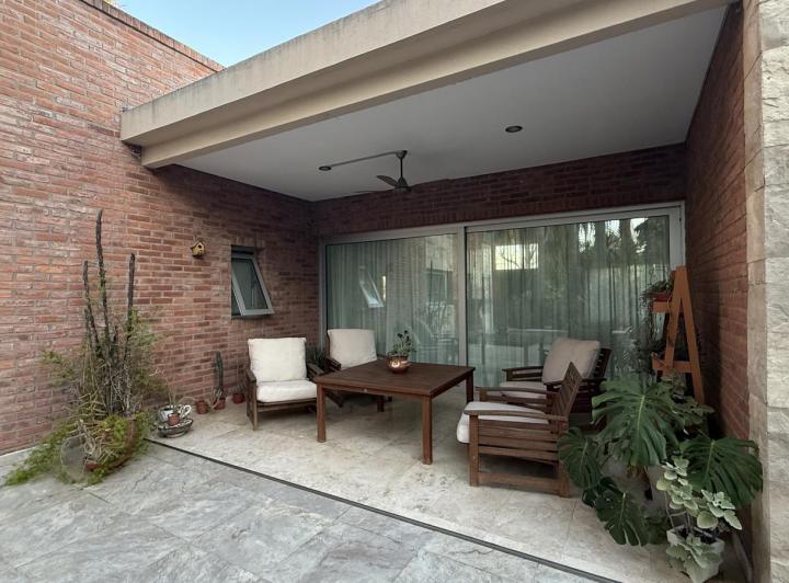 Excelente Casa 12 ambientes - 825 m² Edificados s/ 3700 m² de lote - San Diego C.C 5