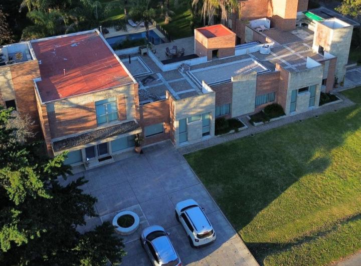 Excelente Casa 12 ambientes - 825 m² Edificados s/ 3700 m² de lote - San Diego C.C 1