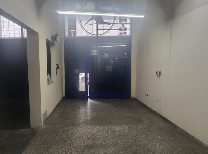 Local Comercial s/ Avenida 110 m² - San Justo 2