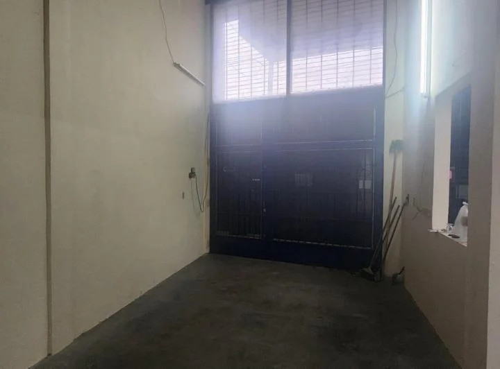 Local Comercial s/ Avenida 110 m² - San Justo 5