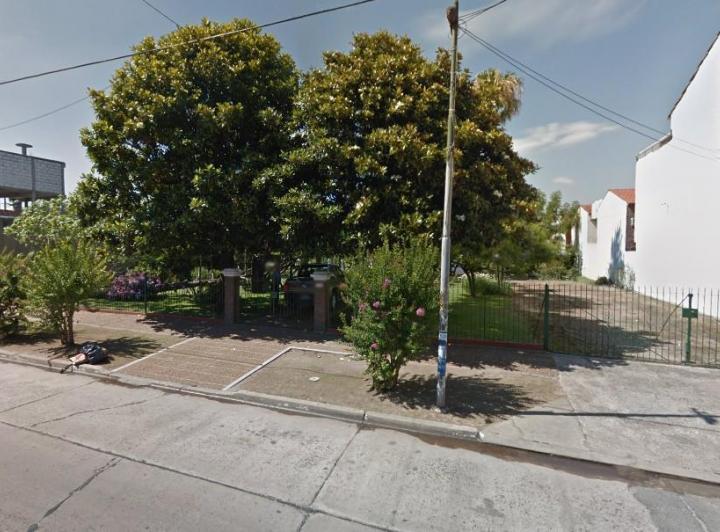 Fraccion Comercial 1771 m² c/ Casa de 3 amb. Galpón y quincho 300 m² Edif. - Casanova 3
